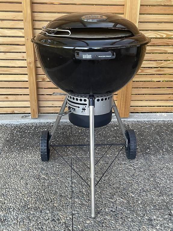 Weber Grills: Weber Master-Touch 57 cm inkl. Pizzaofen-Aufsatz – Gebraucht aus Wisen SO von ni_peltier
