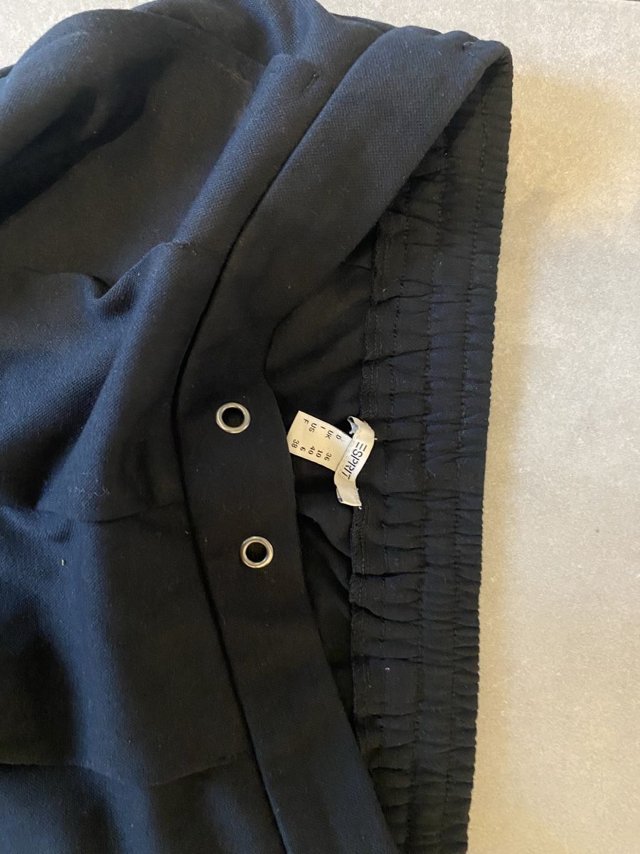 Pantaloni: Schwarze Esprit Stoffhose, Gr. 36 – Usato da Hünenberg See venduto da lar_9zjk 1