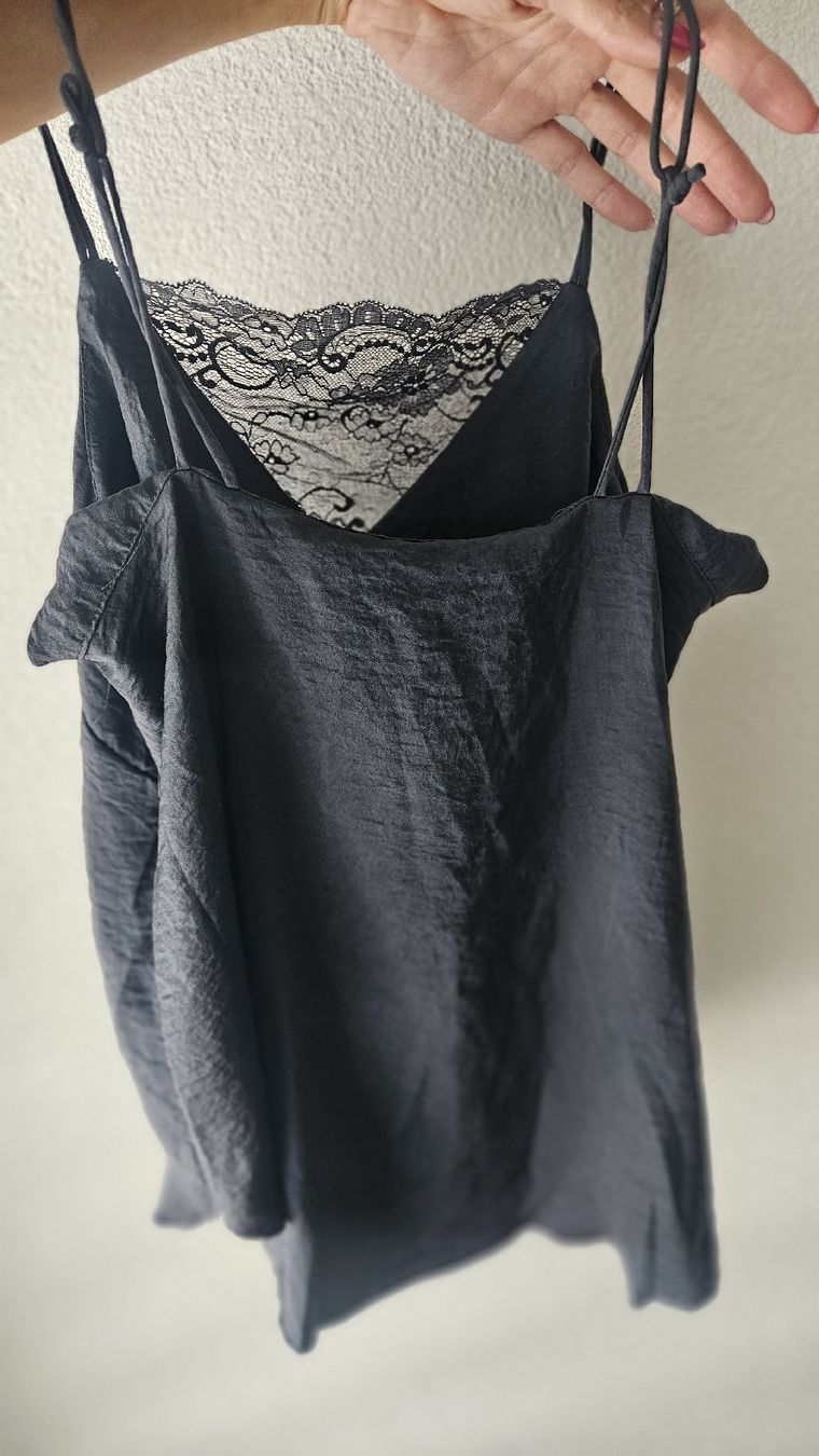 H&M Top: h&m top avec dentelle gris  – Usato da Sion venduto da tiff_1992 2