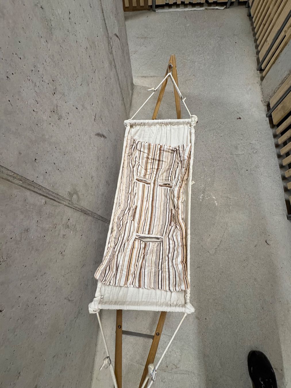 Amazonas Amache: Hamac bébé Amazonas Koala avec support + insert nouveau-né – Usato da Lausanne venduto da pbriod 3
