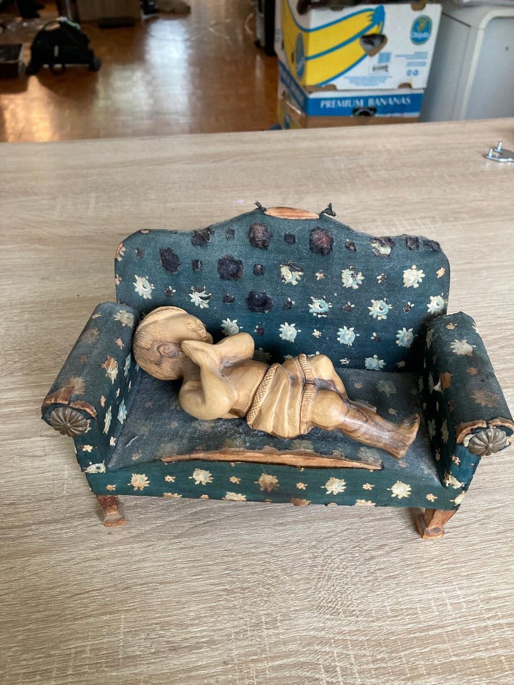 Giocattoli: Antikes Puppensofa (ohne Puppe) – Usato da Buttikon SZ venduto da FlohmarktParadies 2