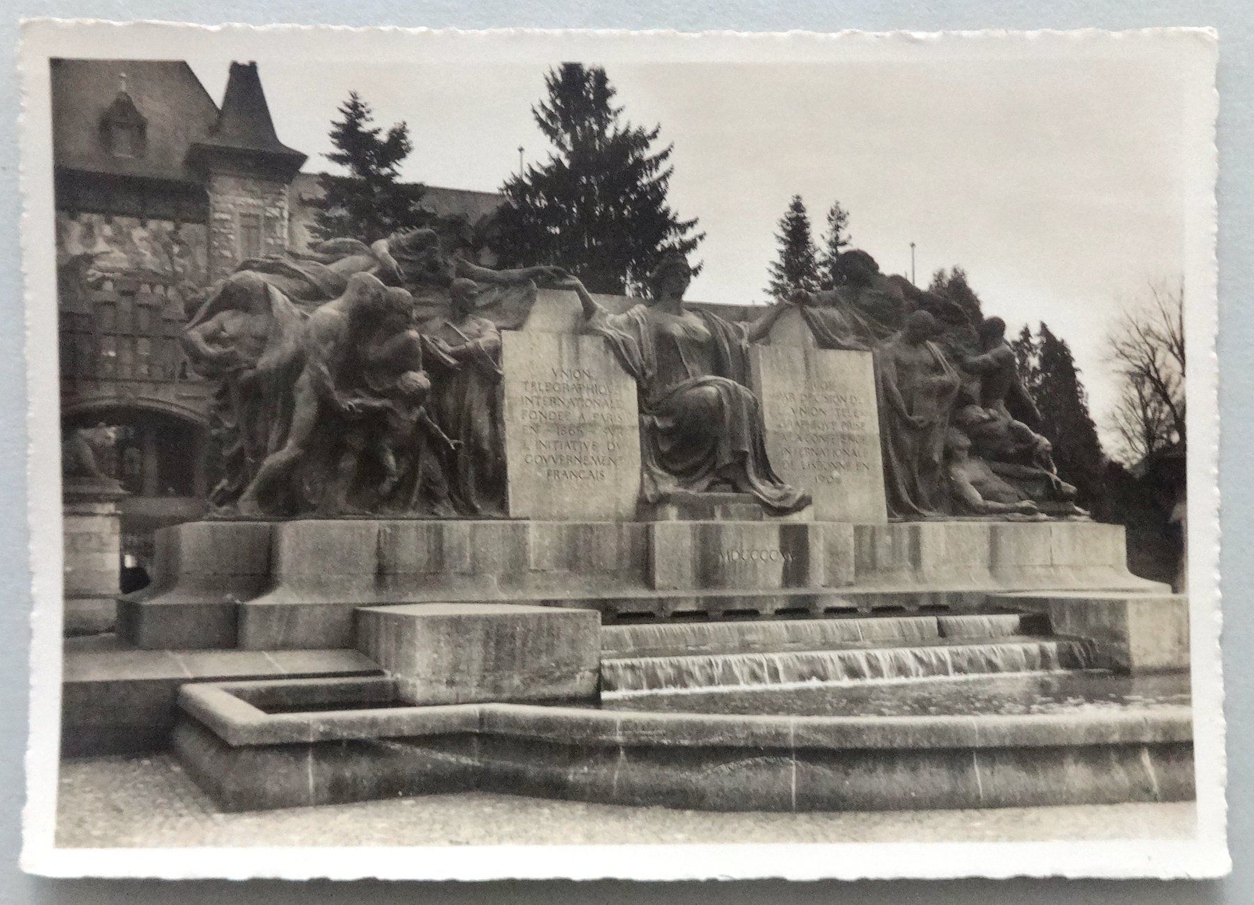 Cartoline postali: Bern - Welttelegraphen-Denkmal – Difettoso da Fétigny venduto da Billy2miny
