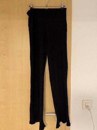Schwarze strukturierte Hose