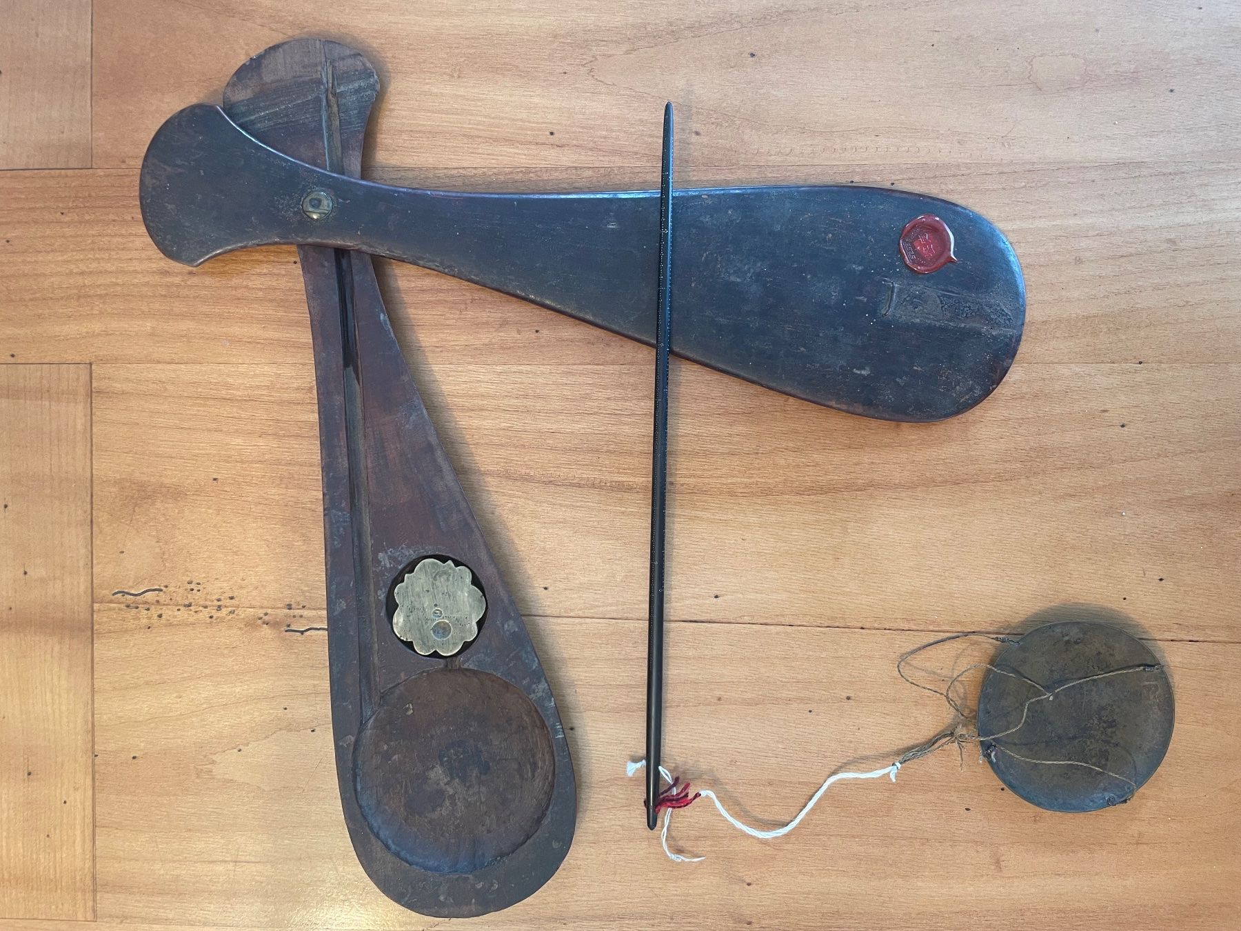 Waagen und Gewichte: Ancienne balance à Opium. – Gebraucht aus Saviese von longimanu 1