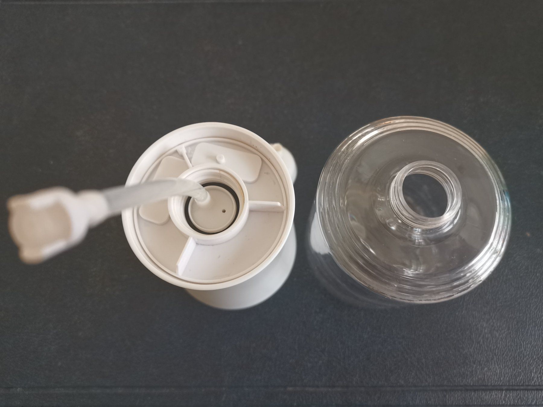 Autres pour la gastronomie & hôtellerie: Distributeur de savon mousse / Seifen Schaum Spender – D'occasion à Courtepin par Marisou2 3