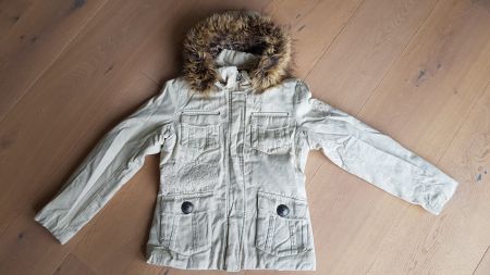 Stylische Winterjacke mit Kunstfell Grösse 38