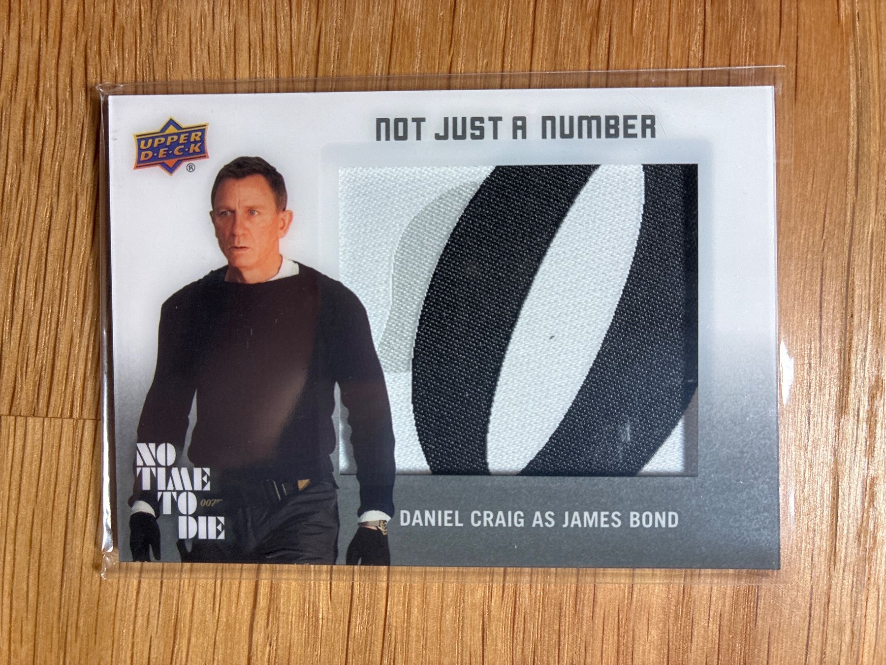 Topps Sammelbilder & Trading cards: Upper Deck James Bond Daniel Craig Patch – Gebraucht aus Wangenried von Garagara