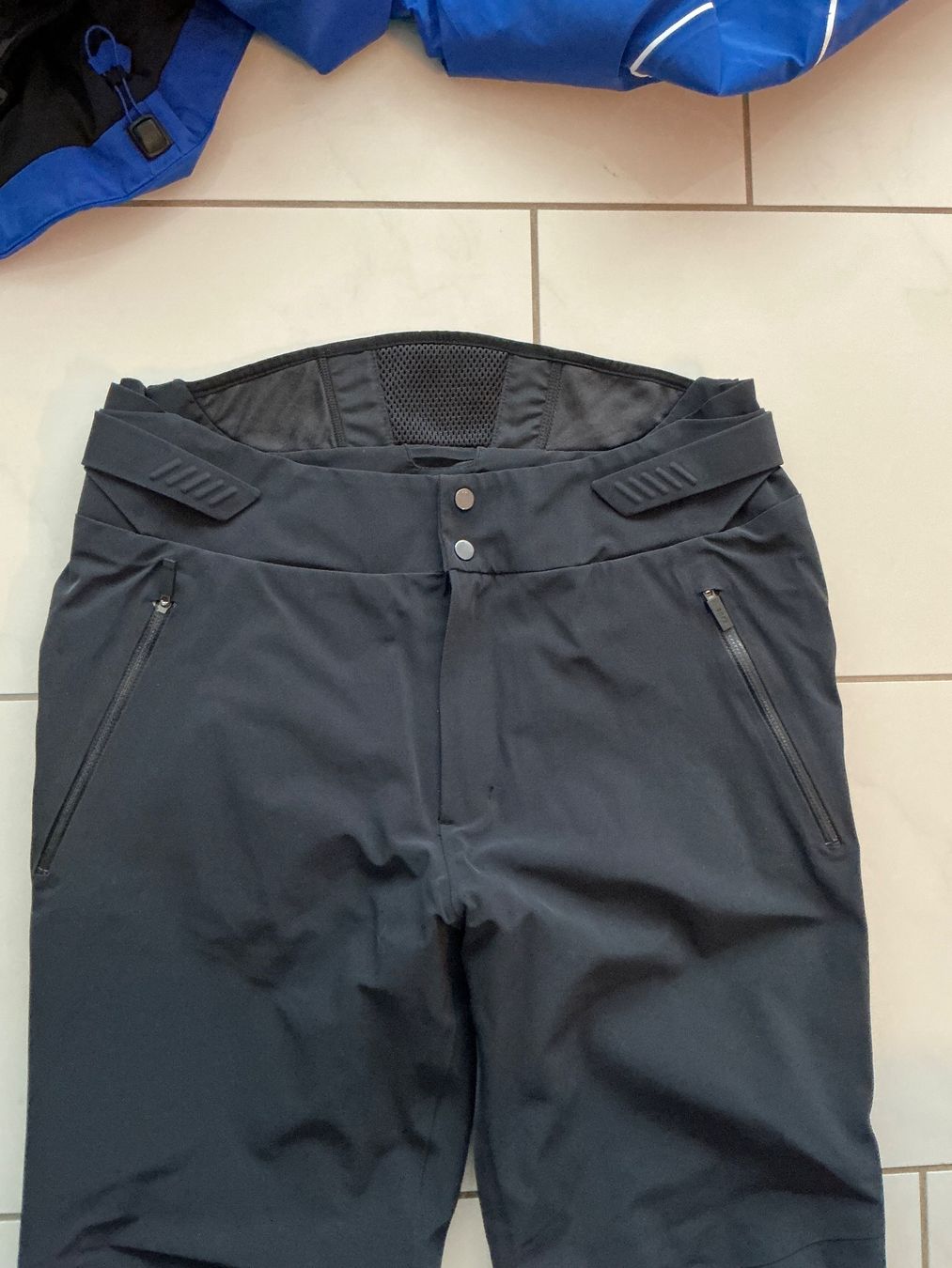 Kjus Costumes, combinaisons de sport et fonctionnelles: Skianzug Kjus – D'occasion à Biel-Benken BL par Sahra1 5