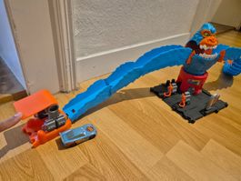 Hotwheels  Auto-Sprungstrecke