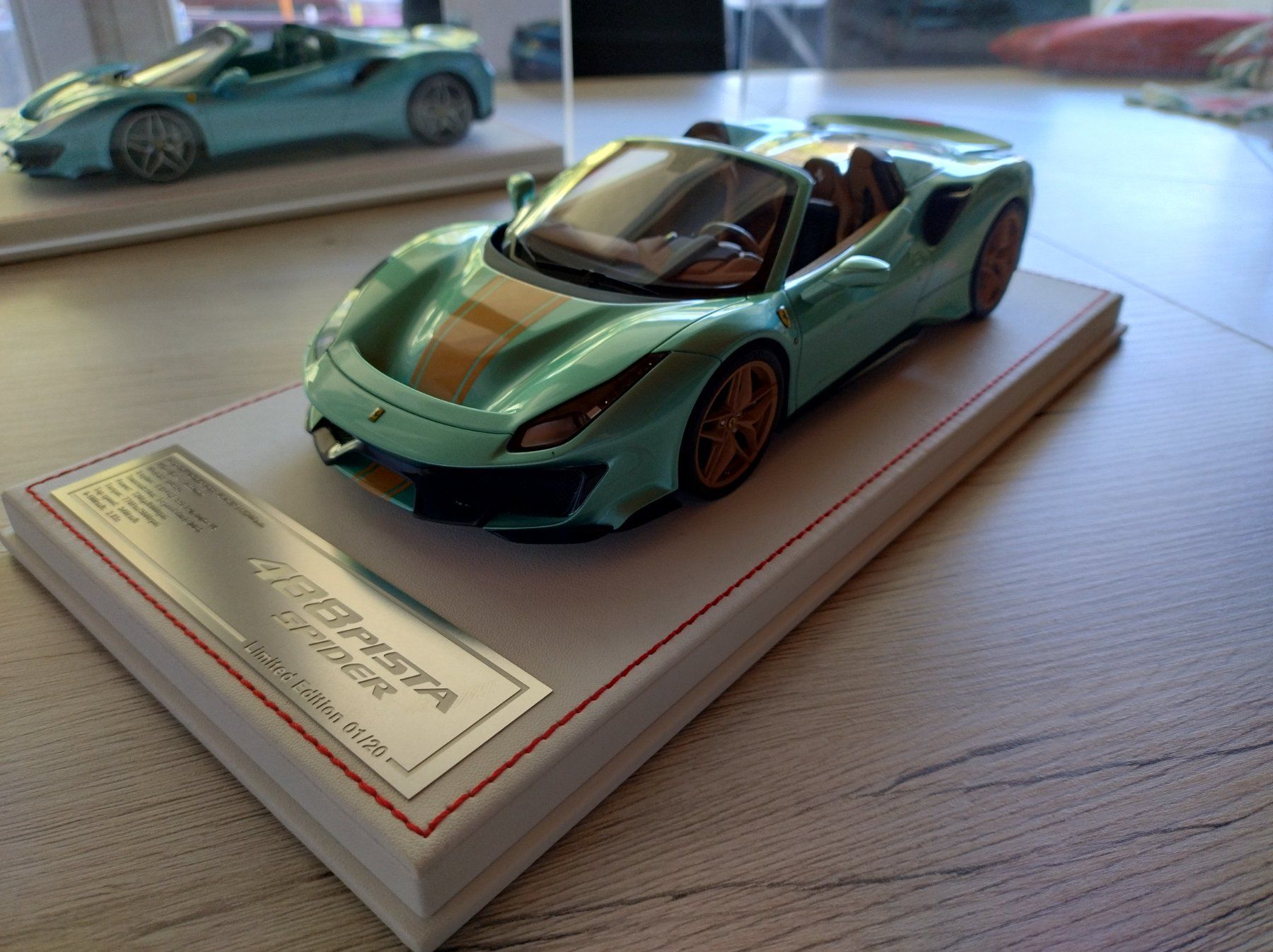Ferrari Modellini d'auto: Ferrari 1/18 – Nuovo e nell'imballaggio originale da Ostermundigen venduto da nikcal