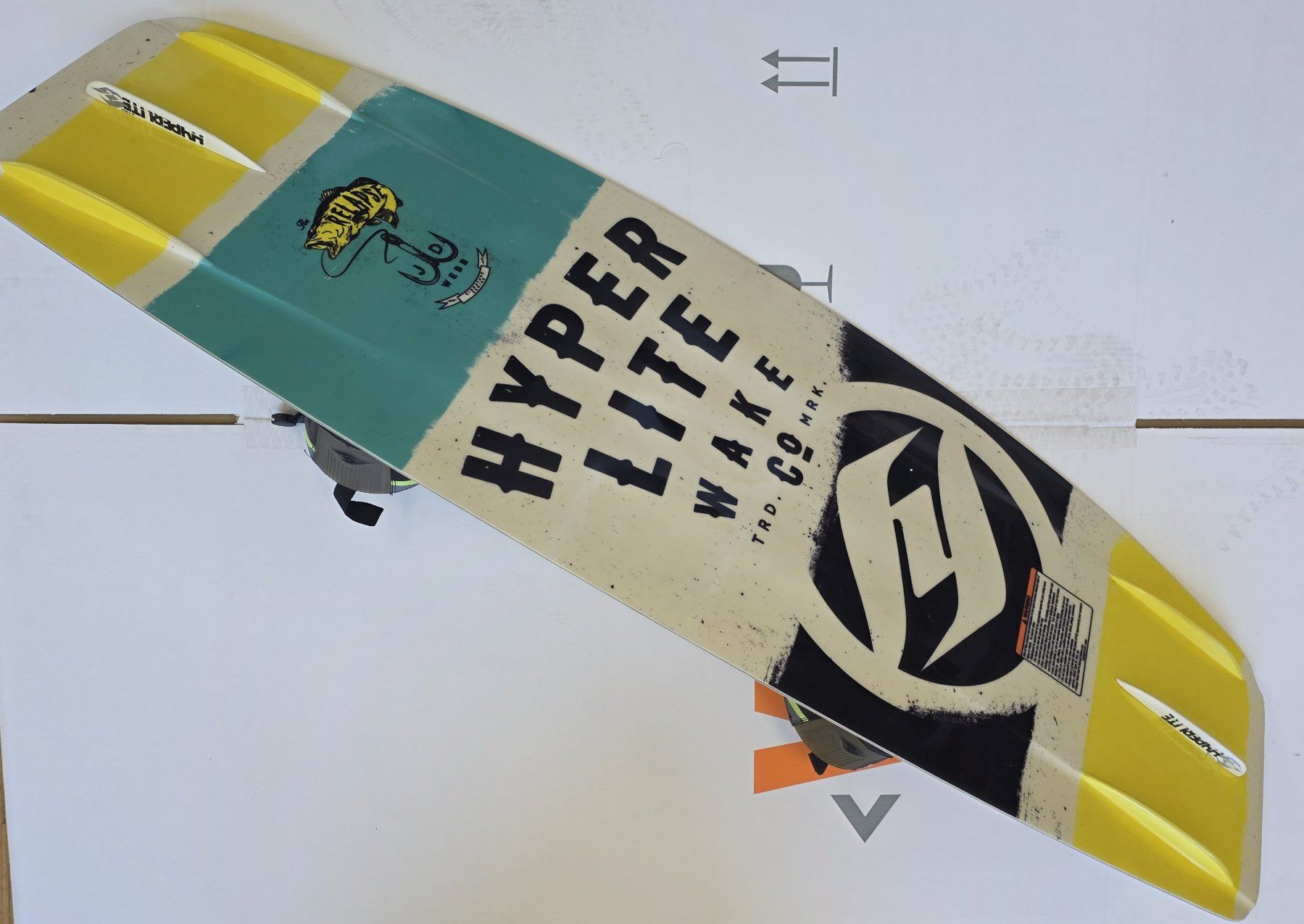 Surfboards & Schwimmbrette: Hyperlite Relapse Wakeboard mit Bindung gebrauchter Zustand – Gebraucht aus Wollerau von CNP 1