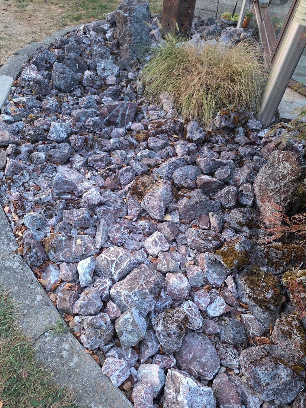 Pierres & tuiles: Gartensteine, rötlich-grau – D'occasion à Ersigen par nic_t955 1