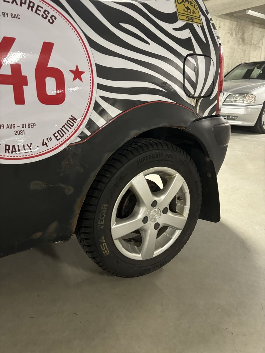 Honda Autos: Honda Logo 1.3 Rallye Optik  – Gebraucht aus Visp von  5