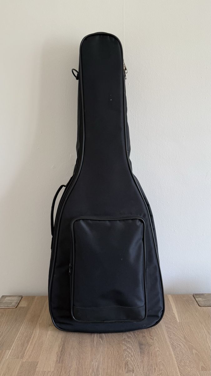 Musikinstrumente: Gitarre inkl. Tasche – Gebraucht aus Zürich von Riley16 1