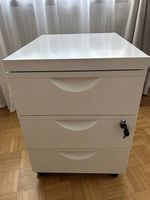 Schubladenelement auf Rollen