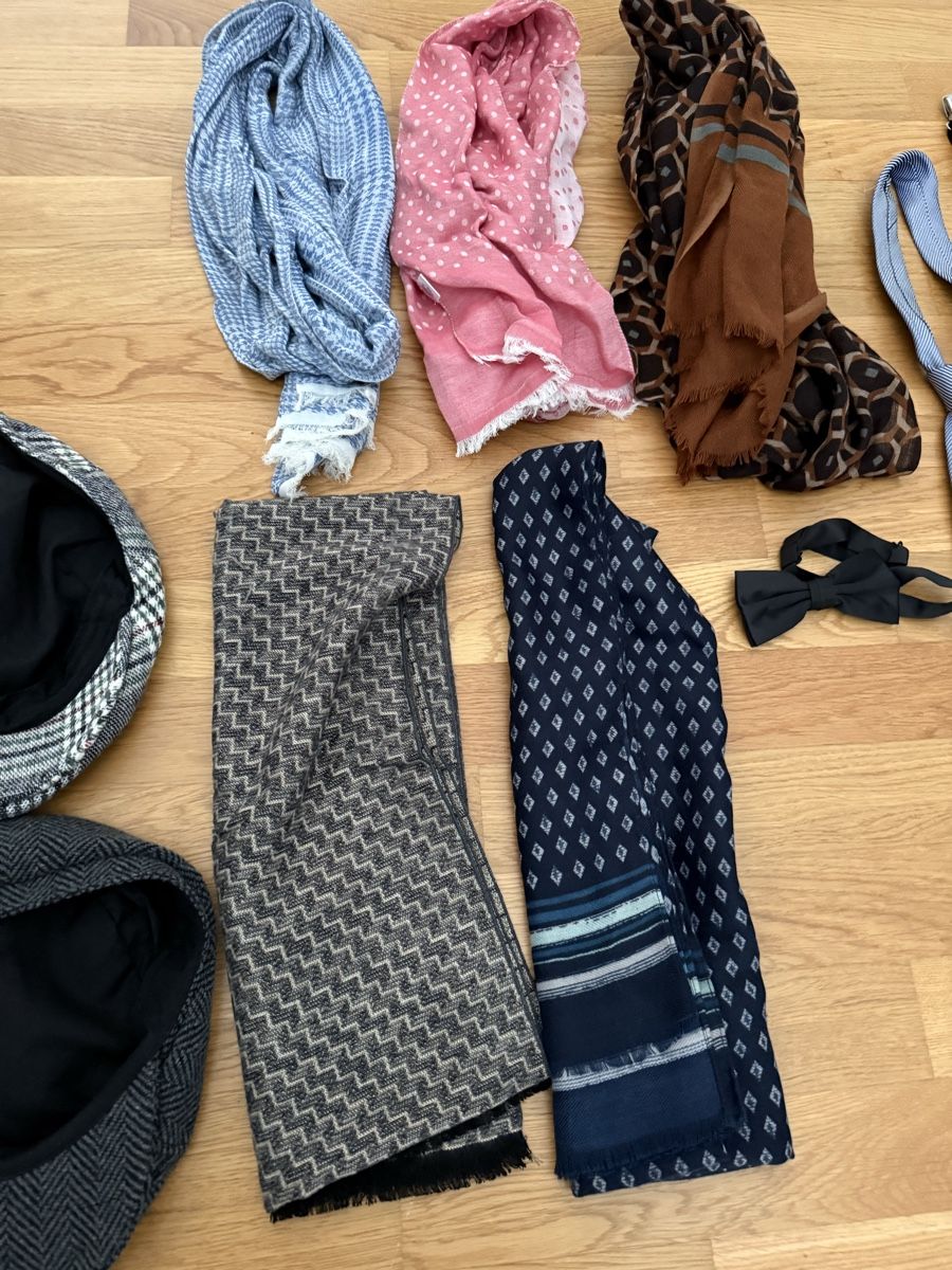 Lotti di vestiti: Diverse Marken accessoires – Usato da Recherswil venduto da Noname1 3