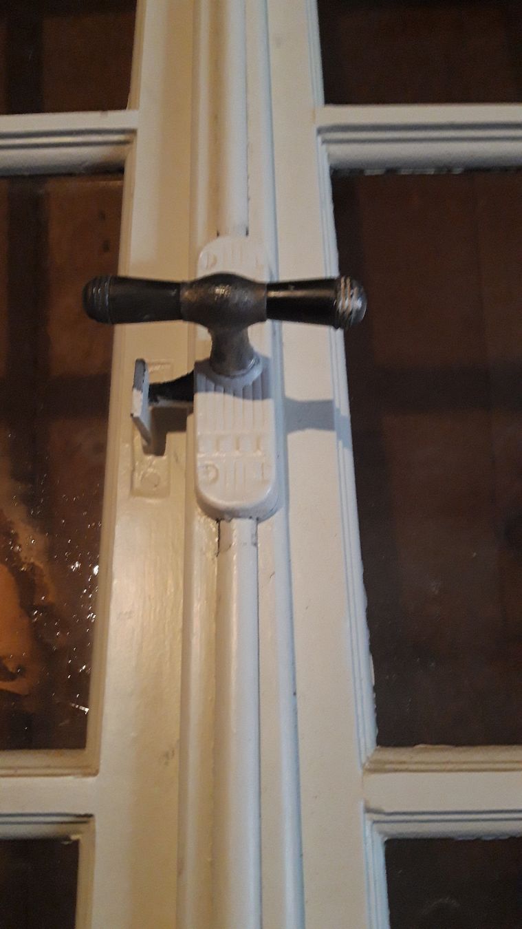 Fenster: Uraltes Kirchenfenster – Gebraucht aus Schangnau von Arnika56 3