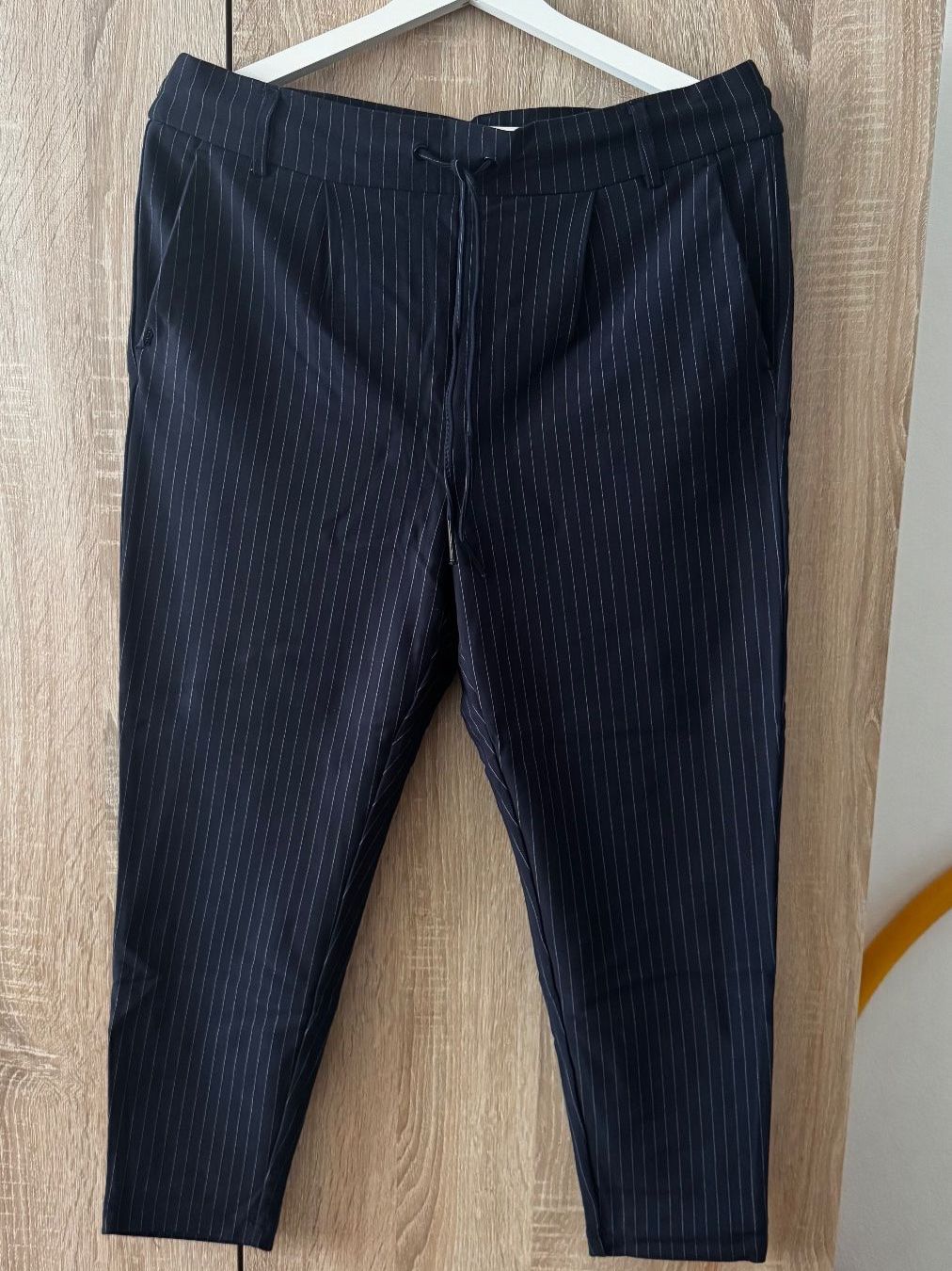 Only Pantalons: Only Stoffhose – D'occasion à Chur par vi_milena