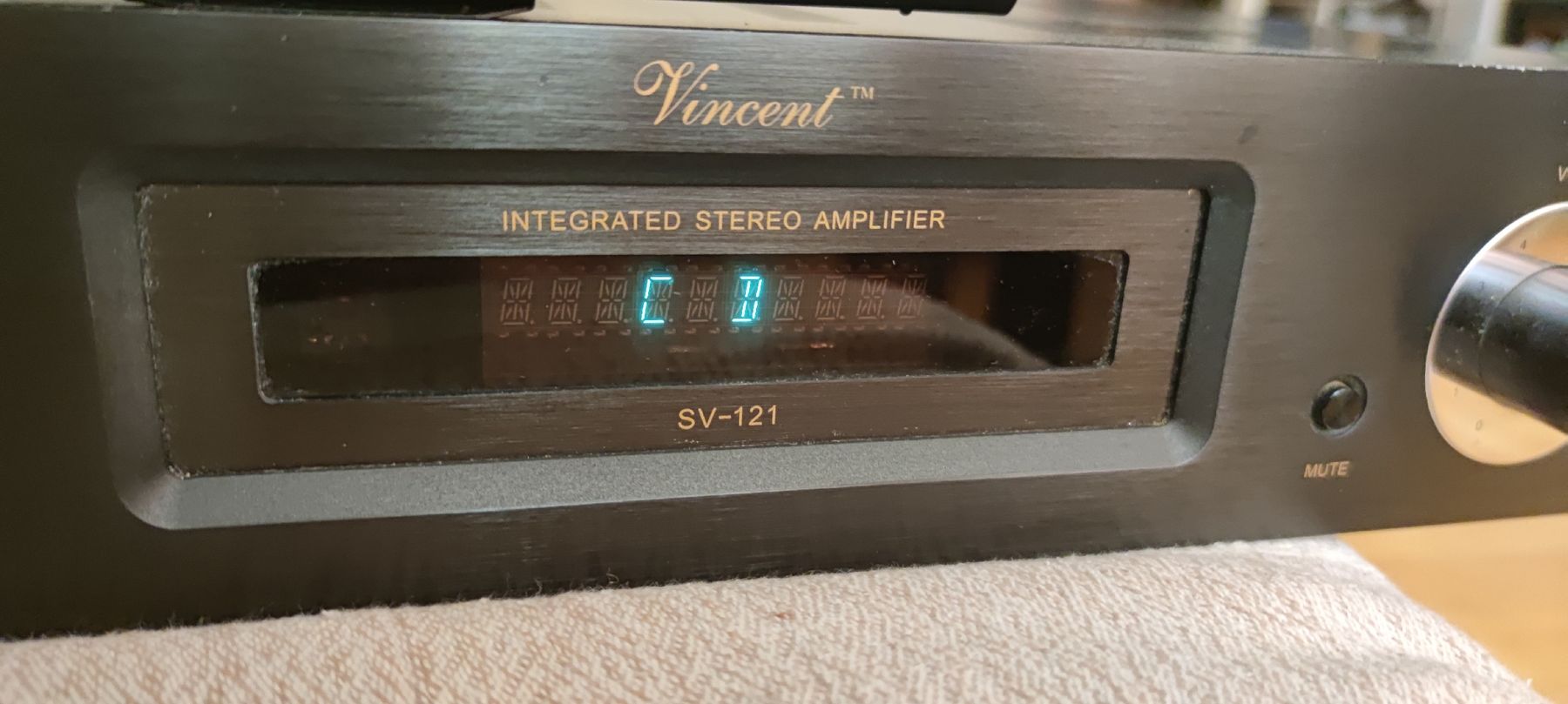 Vincent Amplificatori: Vincent sv 121 – Usato da Meggen venduto da Malecifent 5