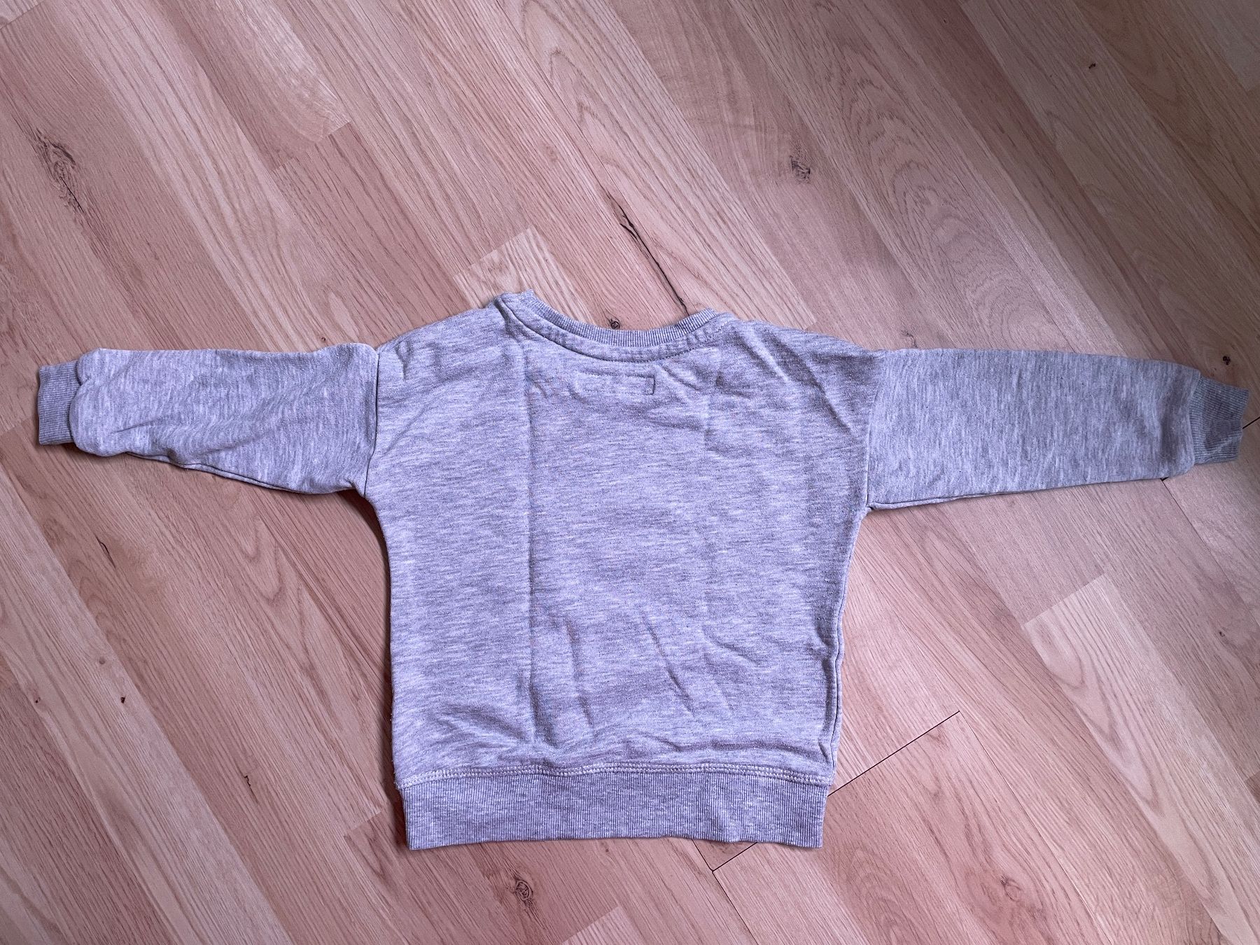 Primark Pulls & Sweat-shirts: Pullover Regenbogen, grau, Grösse 98, top! – D'occasion à Himmelried par kern.marko 1