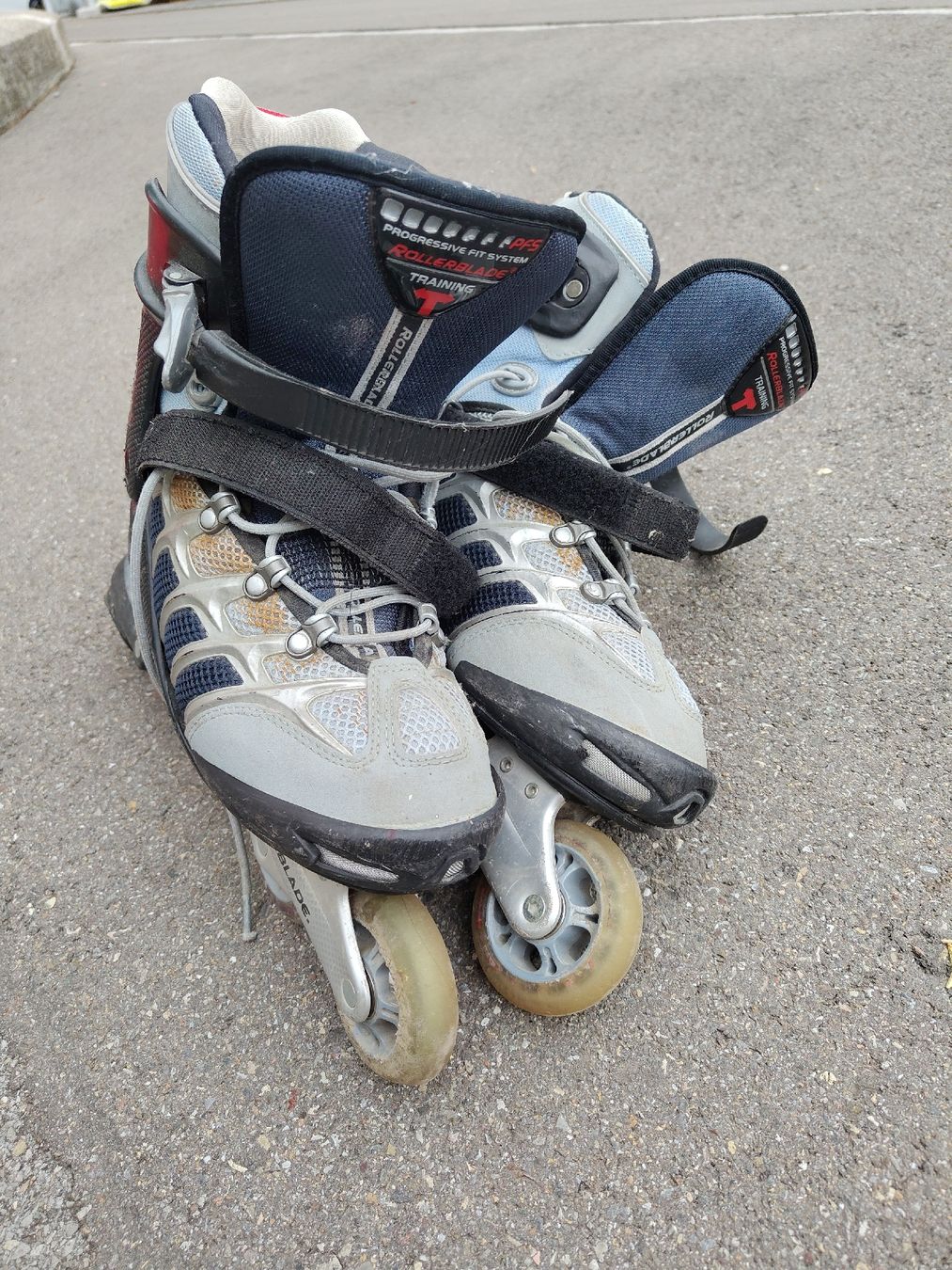 Pattini in linea & Pattini a rotelle: Inlineskates Grösse 42 gebraucht, 2 Paar – Usato da Rheineck venduto da Roman120 1
