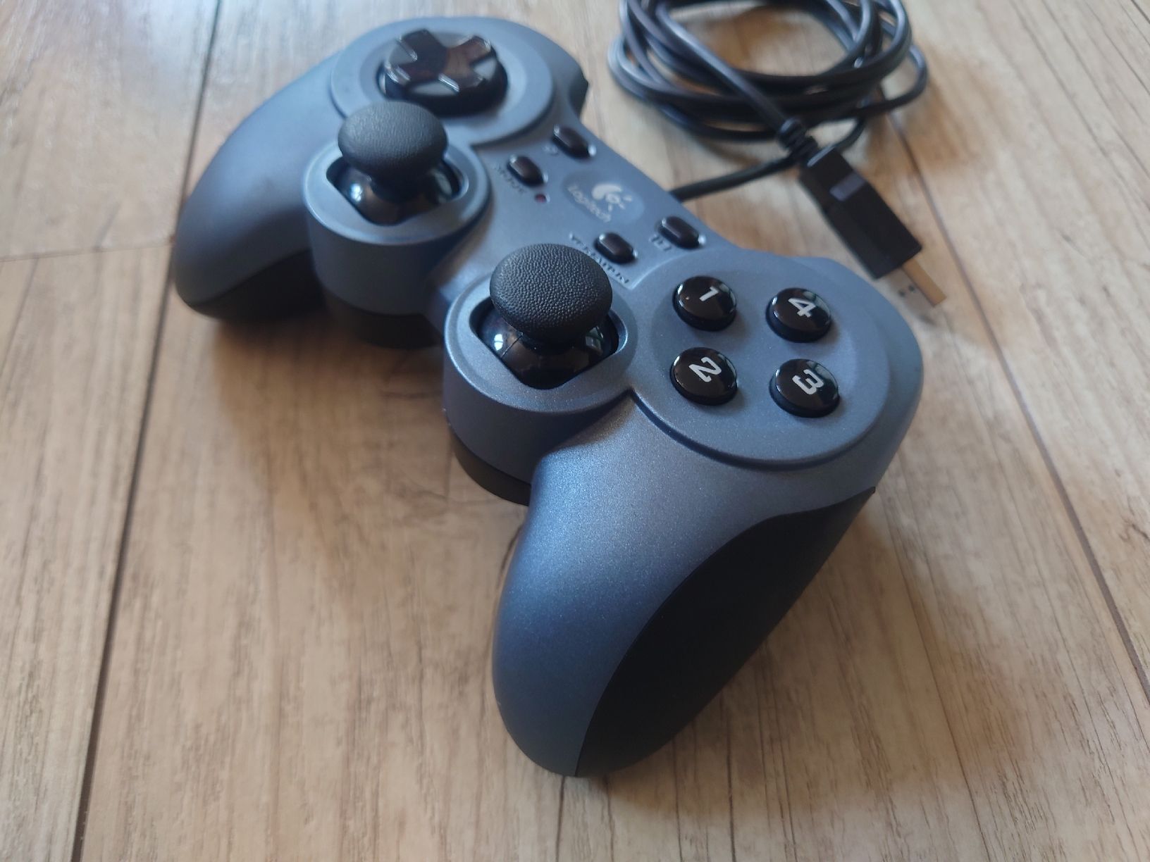 Logitech Controller: Logitech RumblePad 2 Gamepad guter Zustand – Usato da Wettingen venduto da l_i500 3
