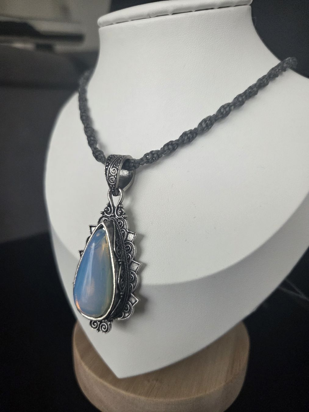Catenine: Einzigartige Mondstein Halskette, Handmade – Nuovo e nell'imballaggio originale da Bönigen venduto da cc9ice 2