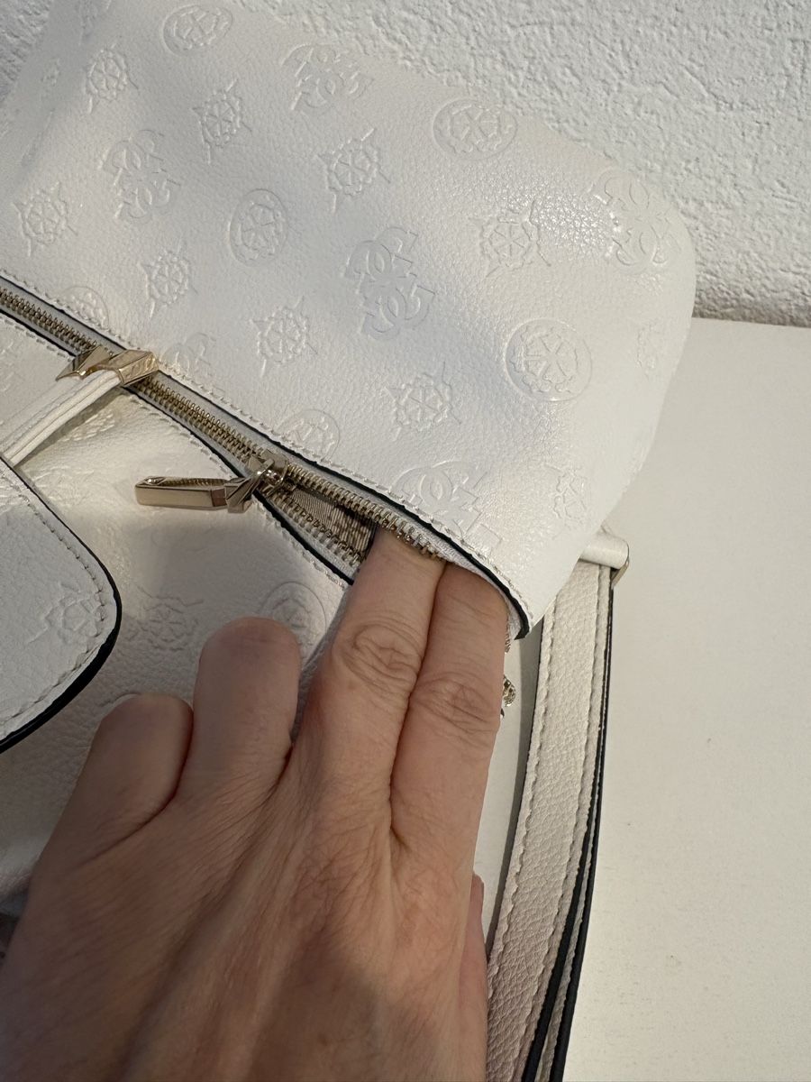 Guess Rucksäcke: Rucksack – Gebraucht aus Bülach von kittygismo 4