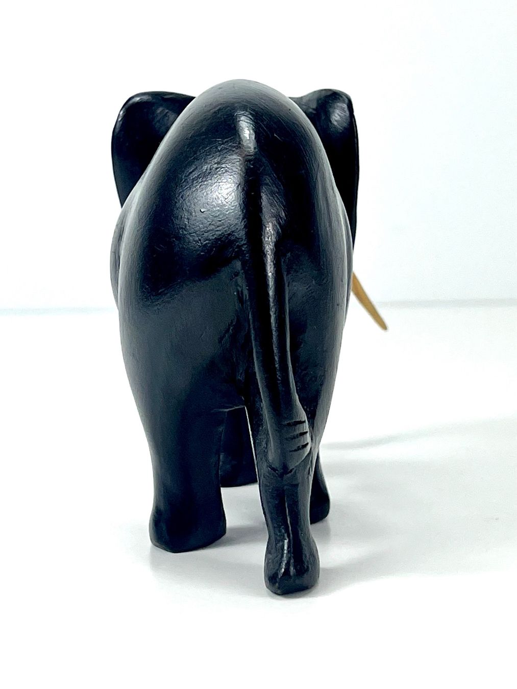 Figuren: Elefantenfigur Ebenholz Tansania handgeschnitzt – Gebraucht aus Zürich von Arche_Brockenhaus 5
