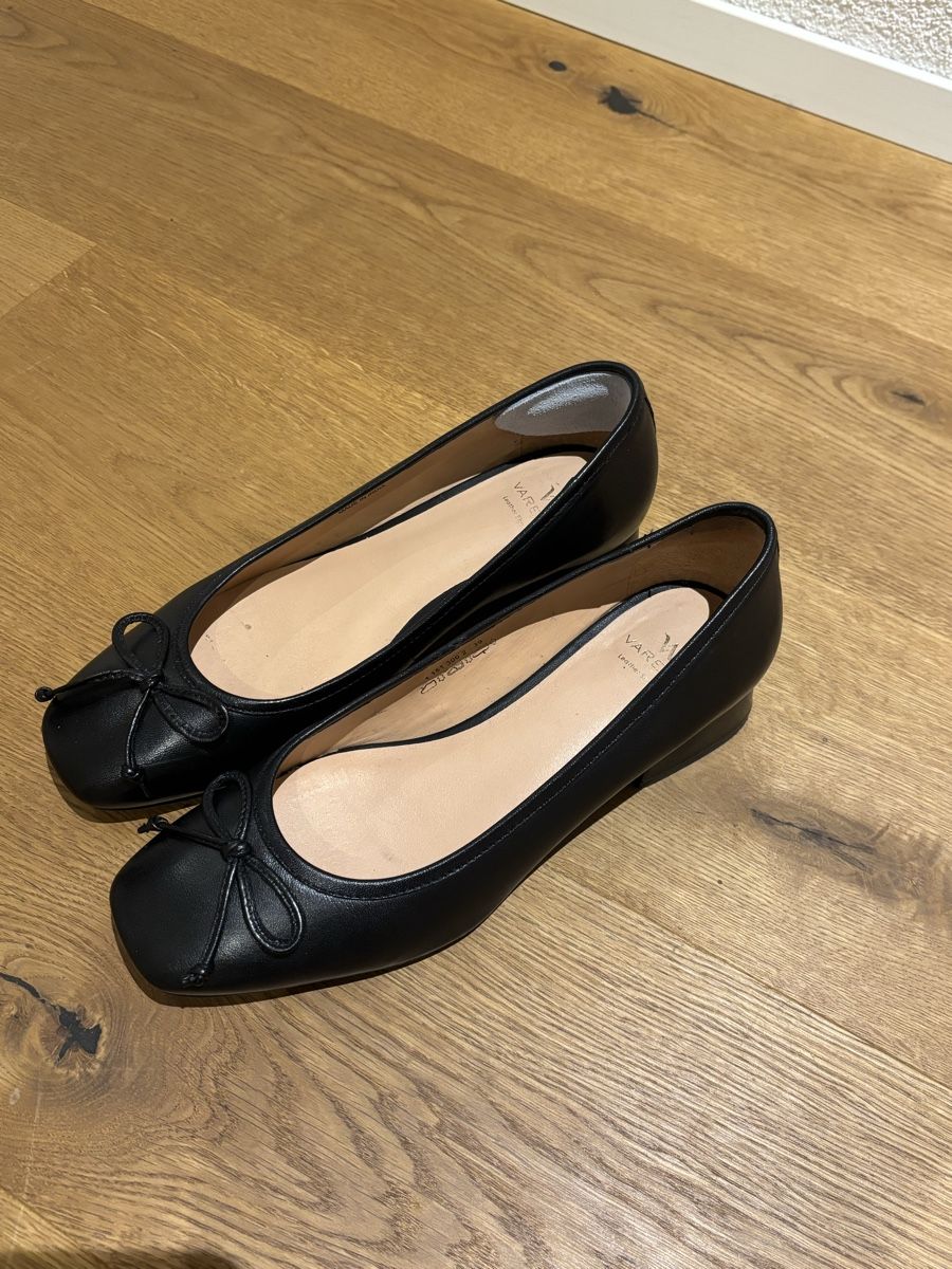 Scarpe da donna: Ballerinas/Pumps aus Leder – Usato da Thörigen venduto da Lable 2