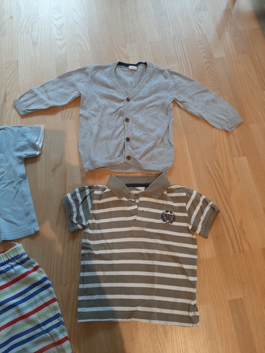 H&M Lotti & Set di vestiti: Praktisches Kleiderpaket Gr. 80 – Usato da St.Gallen venduto da sim_2thg 2