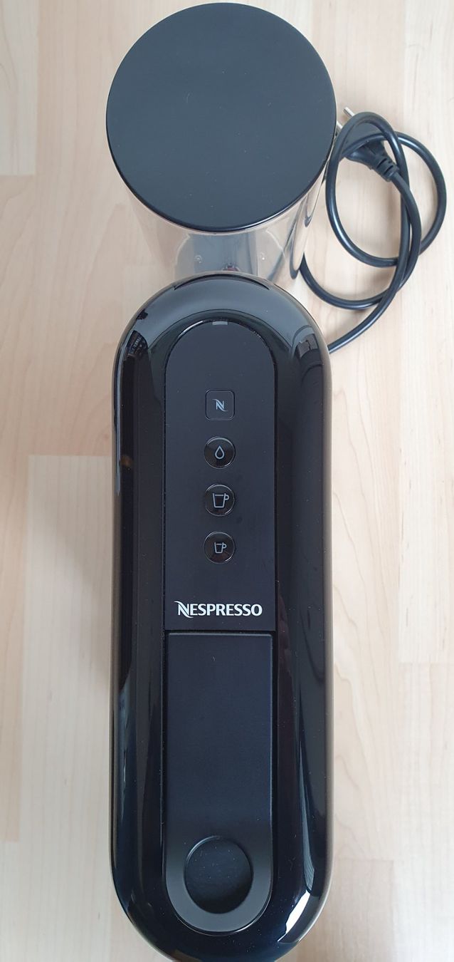 De'Longhi Macchine per caffè & Macchine per espresso: DeLonghi Nespresso Essenza Plus mit Bluetooth Funktion – Usato da Ernetschwil venduto da Cob1998 3