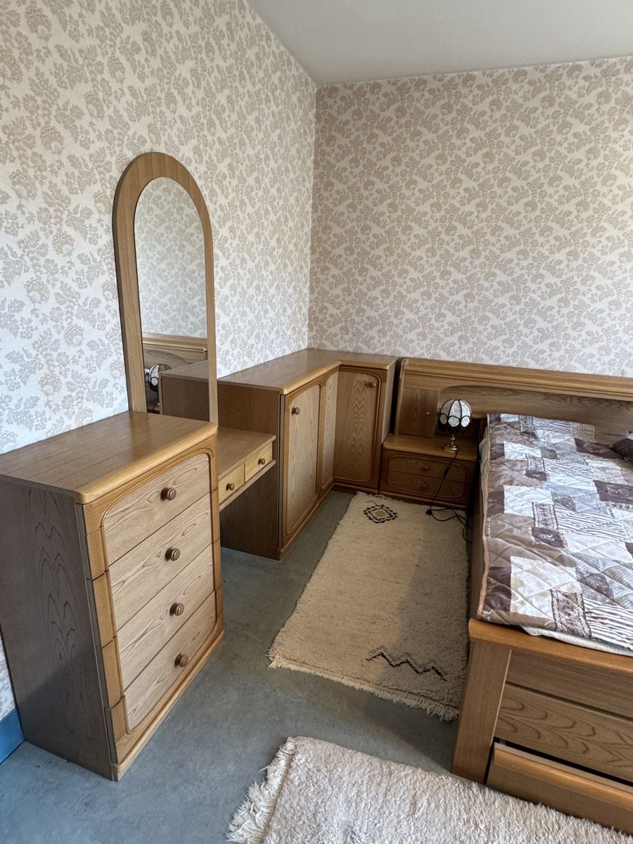 Betten: Ensemble de chambre à coucher avec commode latérale  – Gebraucht aus Courrendlin von bur_twg6 1