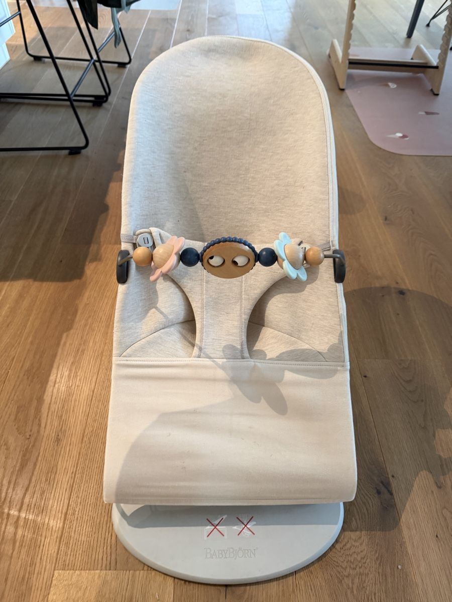 Babybjörn Sdraiette & Sdraiette a dondolo: Babybjörn Wippe mit Spielzeug – Usato da Kaisten venduto da fabilicious01