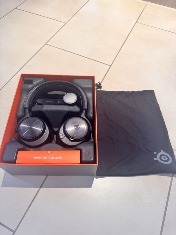 SteelSeries Arctis Nova Pro Wireless Gaming Headset - NEW! 2