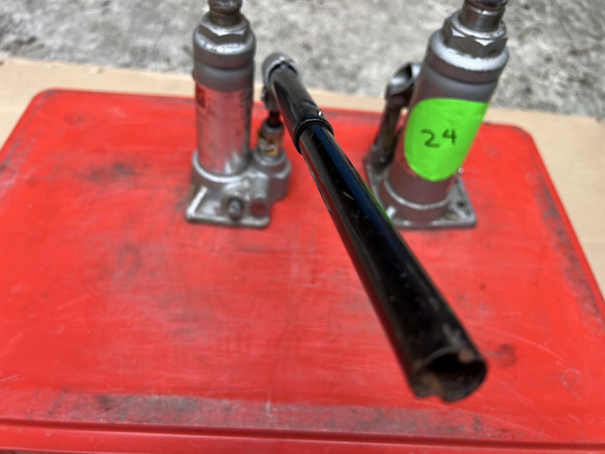 Tutti gli attrezzi: Hydraulik Heber 2 Stück  – Usato da Neuenhof venduto da Willi111 1