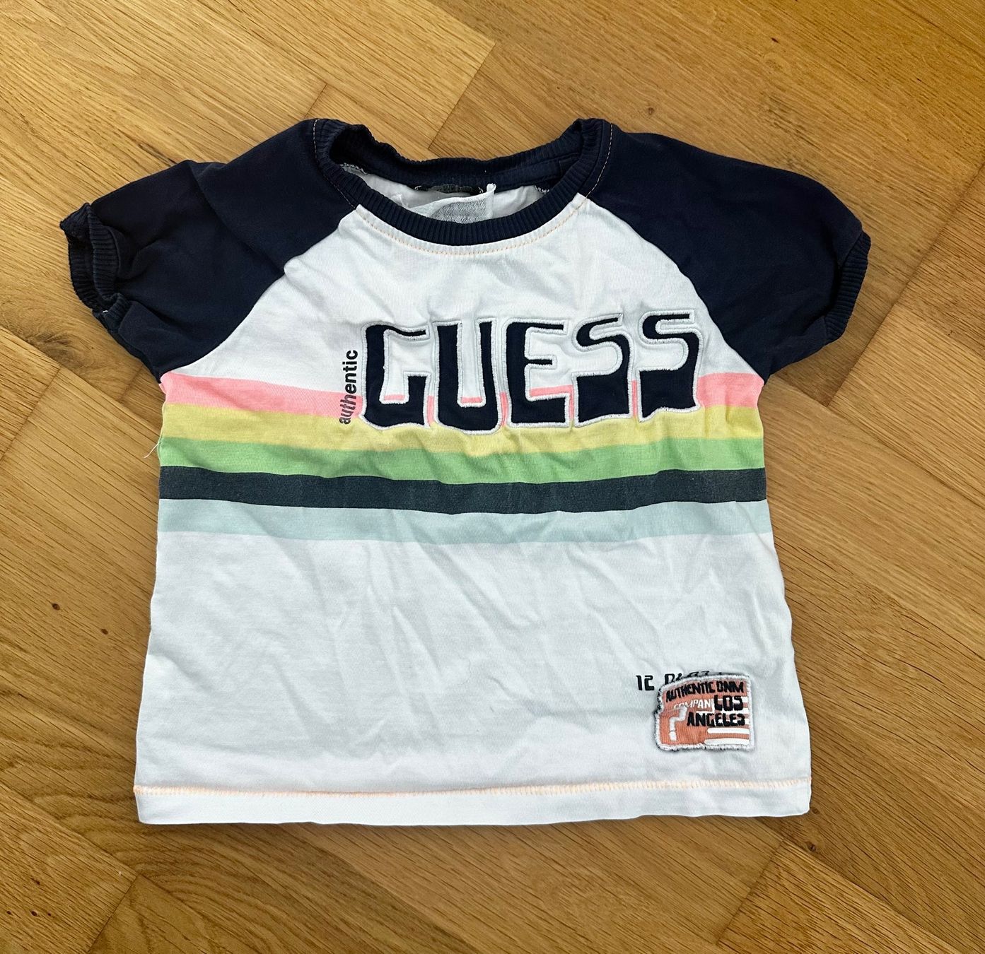 Guess Camicie, Top & T-shirt: Guess Kinder-T-Shirt – Usato da Dürrenroth venduto da tvy_bh56