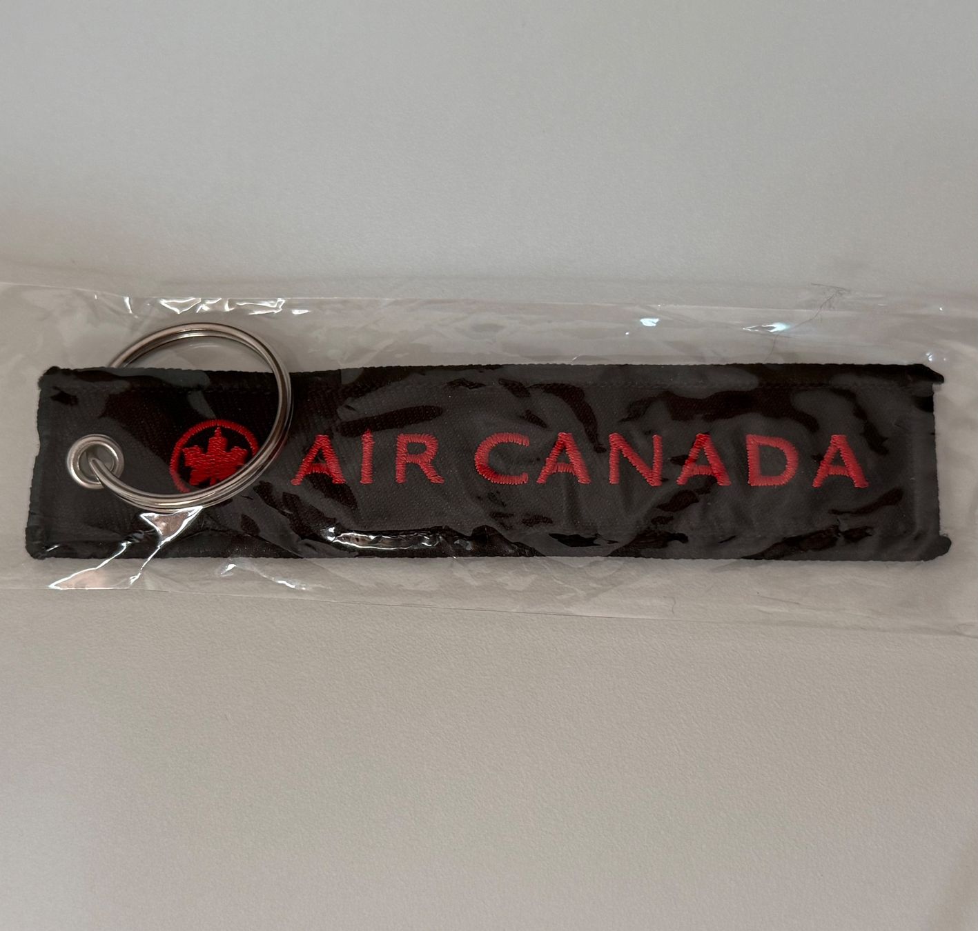 Portachiavi: Porte-clés "Remove before flight" - Air Canada - Noir/rouge – Nuovo (secondo la descrizione) da Denges venduto da peumens