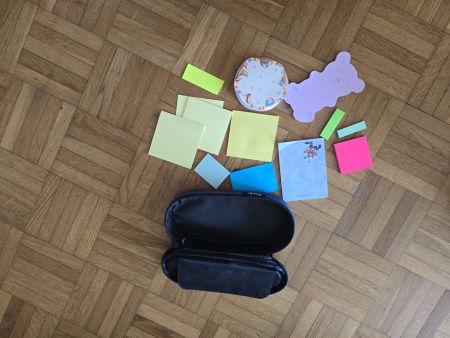Etui und Post-its