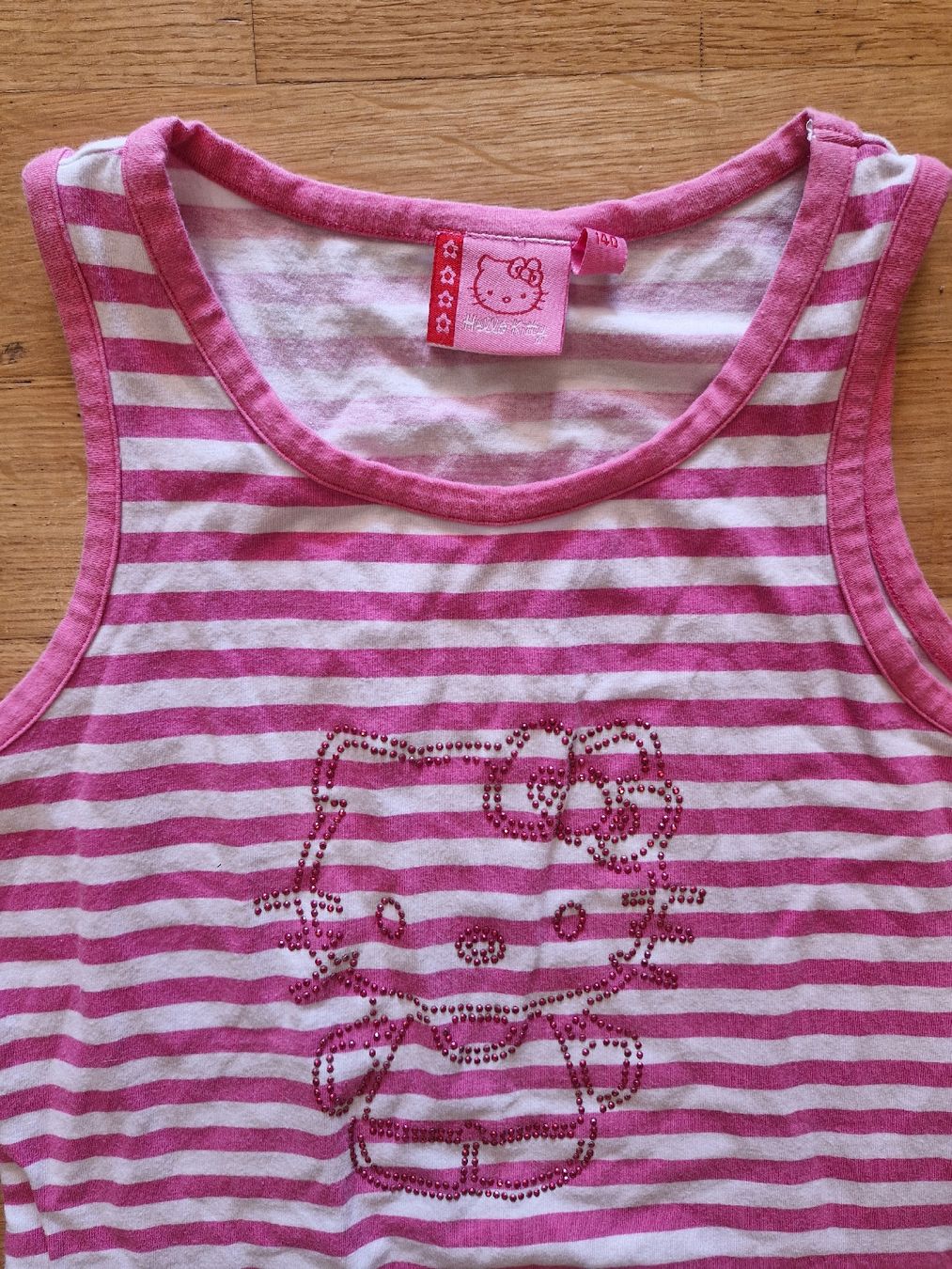 Blusen, T-Shirts & Tops: Top Hello Kitty rayé rose/blanc, taille 140 – Gebraucht aus Penthaz von Sosotroc 1