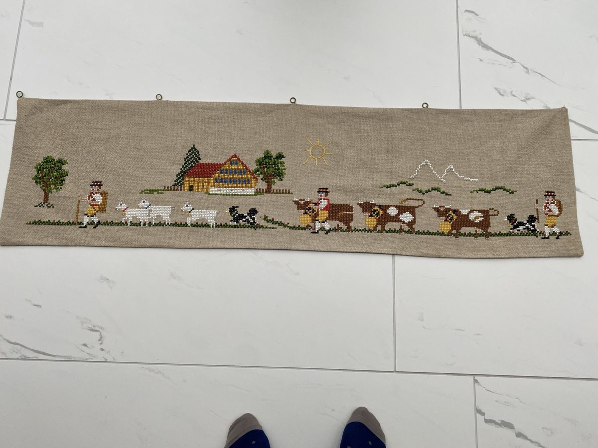 Alle Dekorationen: Wandbehang Appenzell Albabzug, handgestickt – Gebraucht aus Aeugst am Albis von derimker 2
