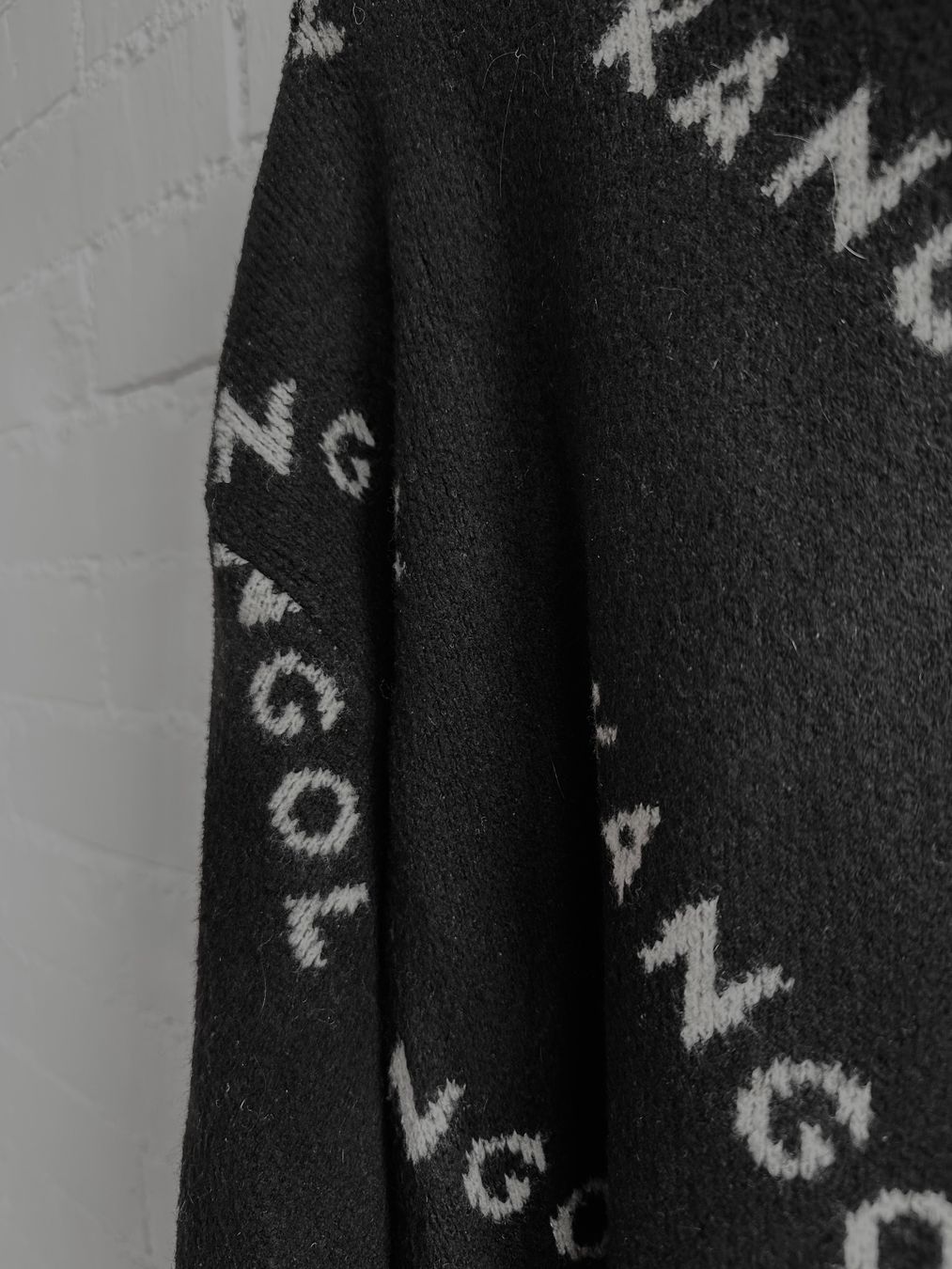 Maglioni & Felpe: Cooler schwarzer Pullover von Kangol x H&M – Usato da Bern venduto da Fraeuleinhonig 4