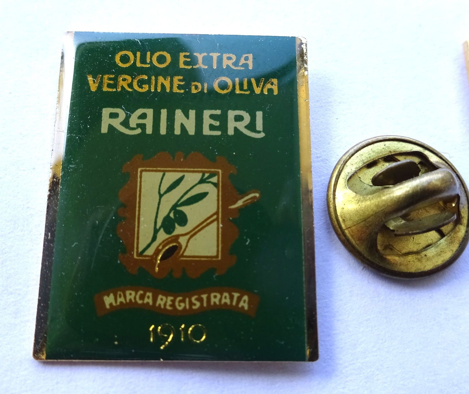 Placchette & Badge: Pin OLIO Extra OLIVIO  Rainer – Usato da Utzenstorf venduto da BUtter81
