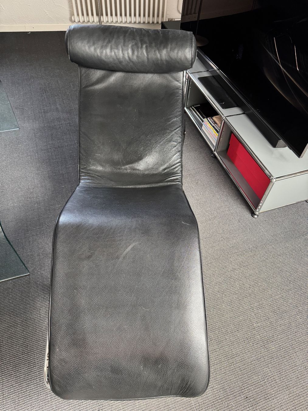 Le Corbusier Sedie a sdraio: CORBUSIER LC4 Liege " REPLIKA" Leder schwarz – Usato da Kaiserstuhl AG venduto da oliflo