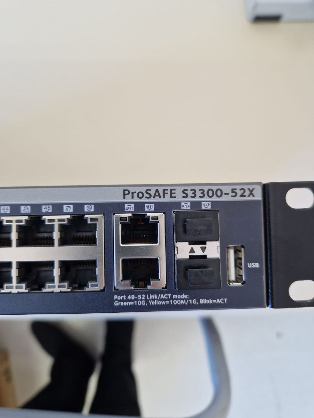 Netgear Hubs & Switches: NETGEAR  ProSafe S3300-52X – Gebraucht aus Unterentfelden von  2