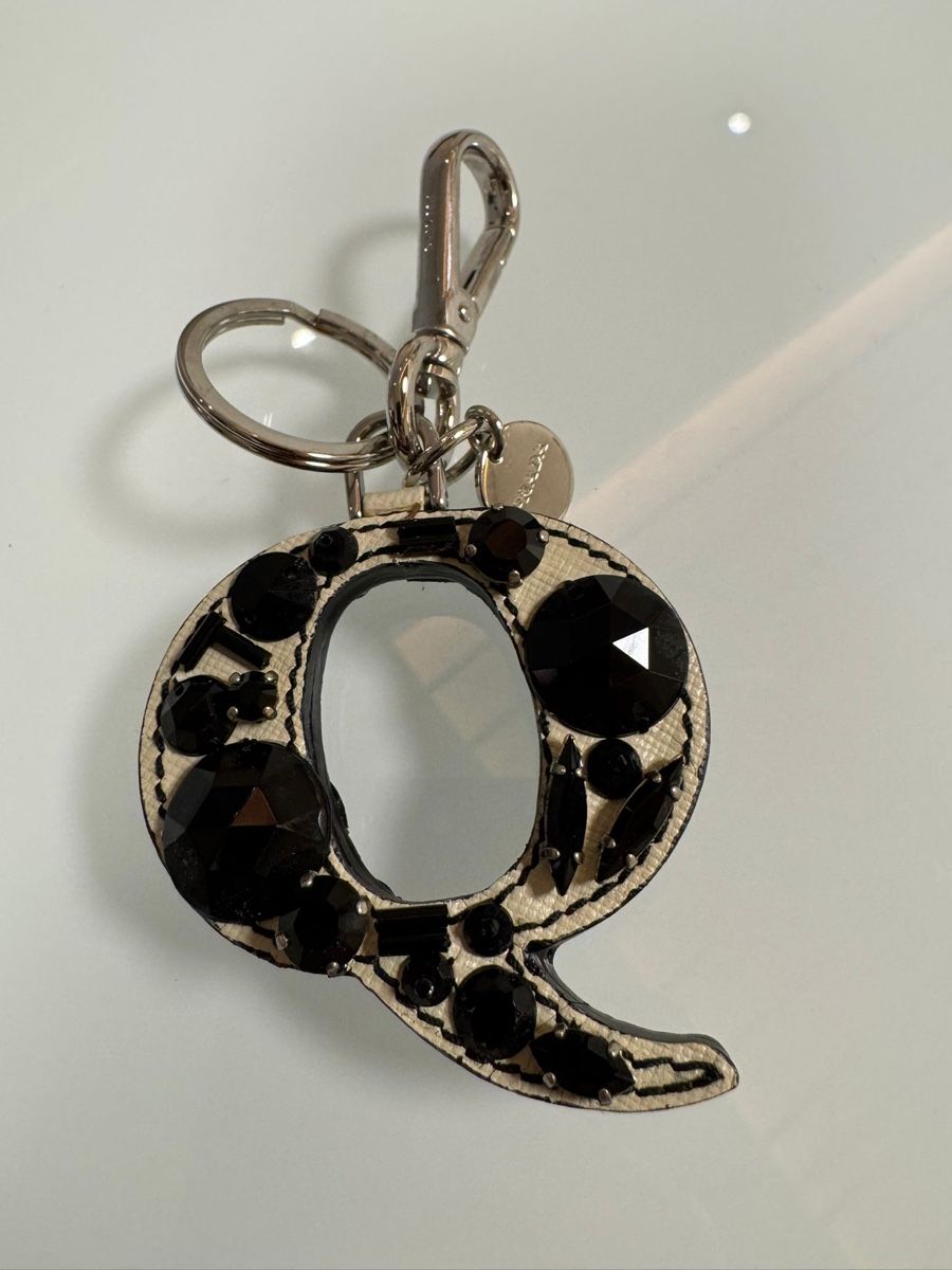 Prada Schlüsselanhänger & - bänder: Prada "Q" Keyring Bag Charm with Crystals and Box. – Neu (gemäss Beschreibung) aus Luzern von Antiquesonline