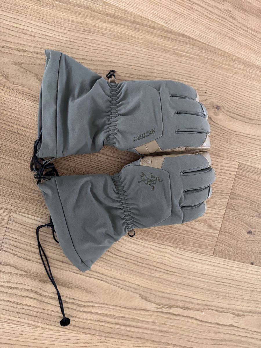 Arcteryx Guanti & manicotti: Handschuh Arcteryx – Nuovo (secondo la descrizione) da Davos Platz venduto da mbe_r5tv