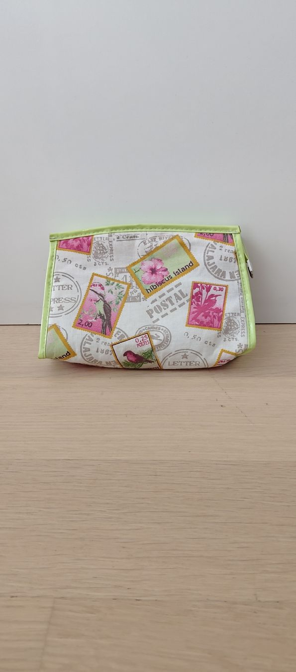Borse: Necessaire mit Hibiscus und Briefmarken muster – Usato da Schwerzenbach venduto da VityaCrafts