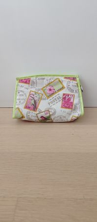 Necessaire mit Hibiscus und Briefmarken muster