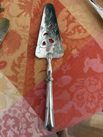 Kuchendiener Tortenheber versilbert mit Muster floral